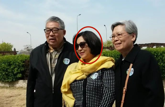 李连杰|利智60岁幸福难掩,被李连杰抛弃,住贫民窟10年的黄秋燕怎样了?