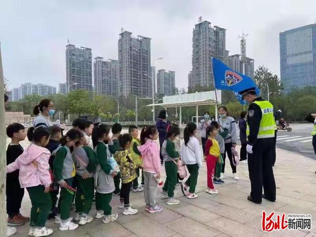 河北新闻网 河北邯郸:踏春游玩 开发区三大队为师生开辟“出游绿色通道”