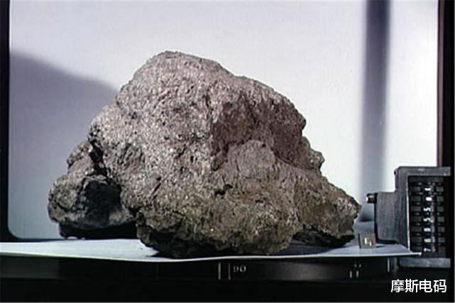 月球 美国赠送的月岩被证实是假货,荷兰网友:这国际玩笑开大了