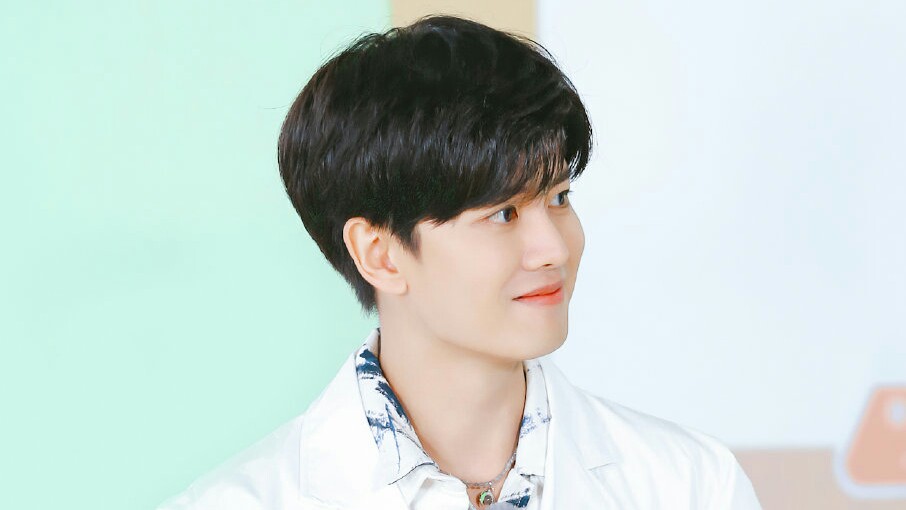 李沁|任嘉伦李沁空降横店影视城，嘉人沁影：期待《请君》，期待陆炎于登登