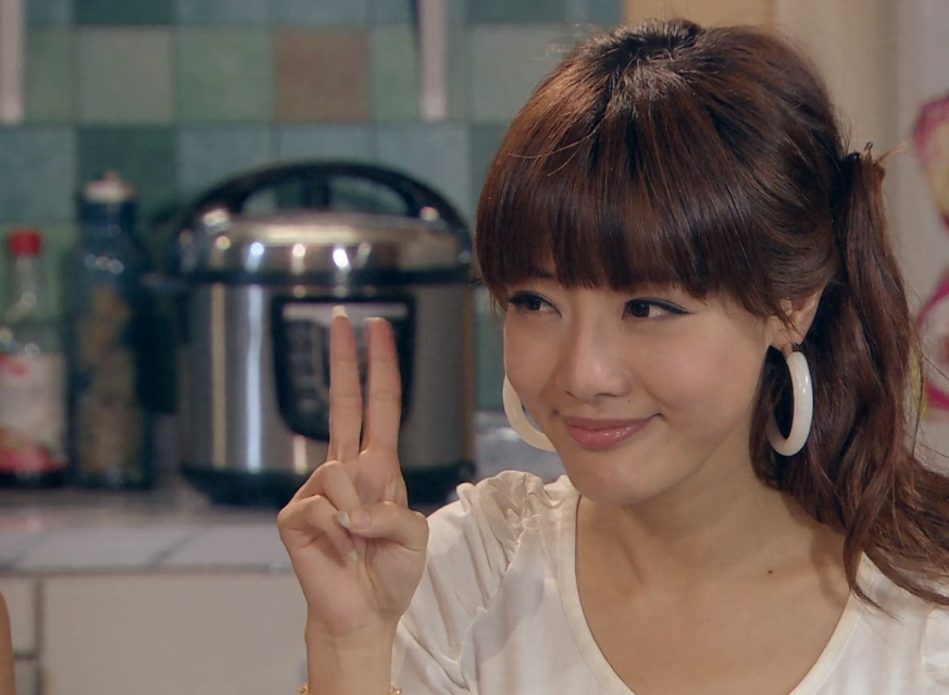 刘亦菲|《爱情公寓》女星“幻灭史”：娄艺潇、李金铭一步走错，沉迷带货