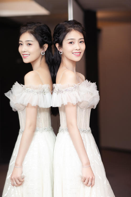 Ala的陪伴 白鹿的颜值和衣品，简直是两绝，爱了爱了