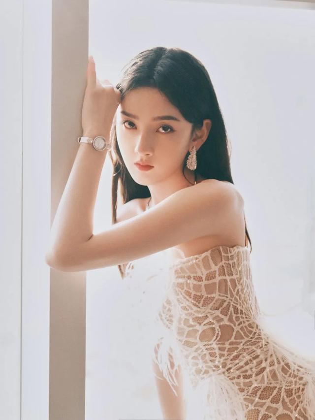 欧阳娜娜|欧阳娜娜的“富家千金”氛围感 怎么穿出来？