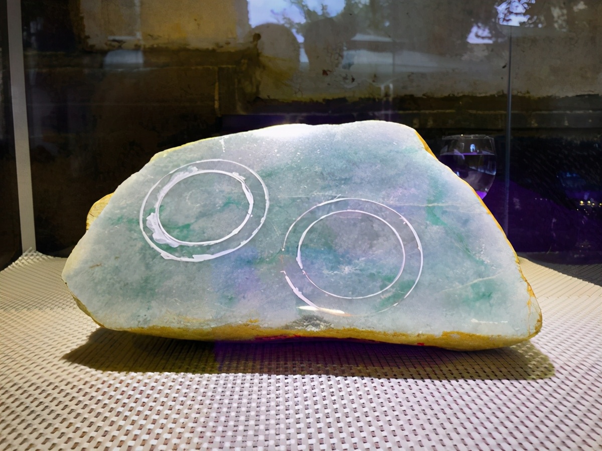 翡翠|翡翠原石中的泥砂皮皮壳，喜忧参半！