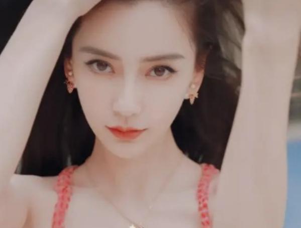 Angelababy|杨颖穿“草莓裙”拍照！后期忘给膝盖打码，上面痕迹暴露婚姻现状？