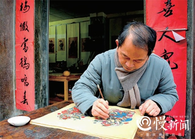 慢新闻 重庆“非遗年货”有多牛 梁平木版年画：昔日“土门神”成热销装饰品