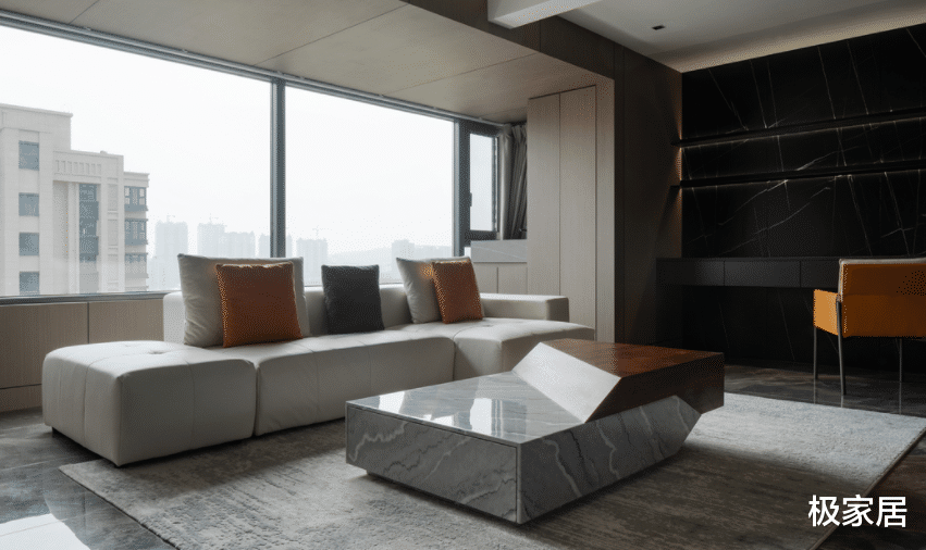 坐拥超大观景阳台,线条勾勒出力量感,筑成独特的三居室