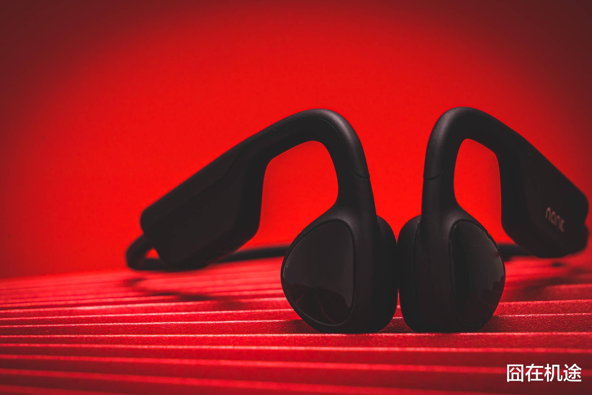 快手視頻|縮小版低音炮、秒變獨立播放器，這款骨傳導耳機頭銜有這么多？