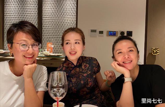 靳东|靳东妻子罕见晒亲子照，她一身运动风却暴露肌肉腿，儿子好秀气