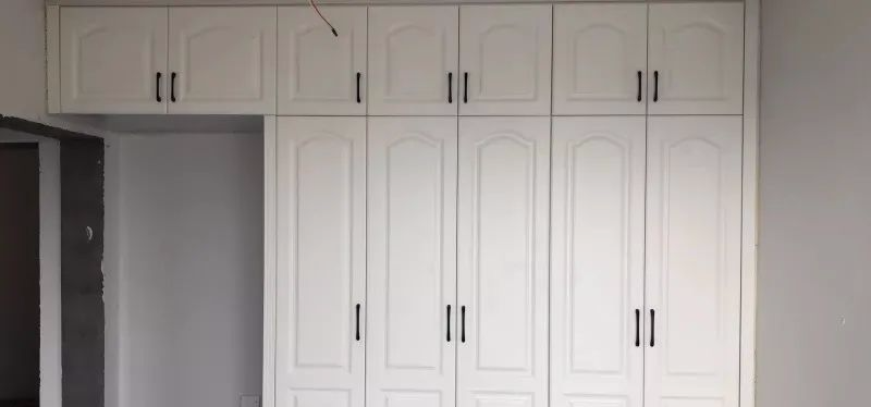 6组柜子总共花7.3w，没选套内颜色另加6000块，大家看值不值