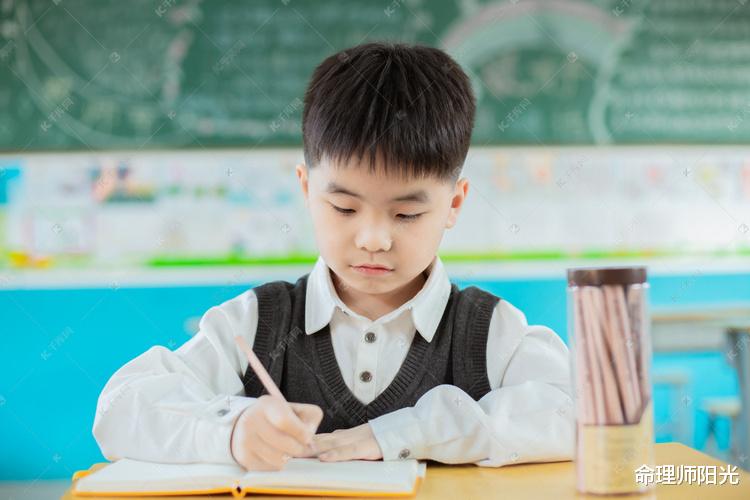 命理师阳光 这个日子生人,极有出息,光耀门楣