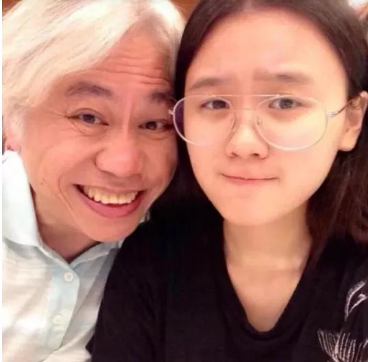 爷孙恋|“爷孙恋”男主去世，小女友无人现身：风流一世，最后成了工具人？