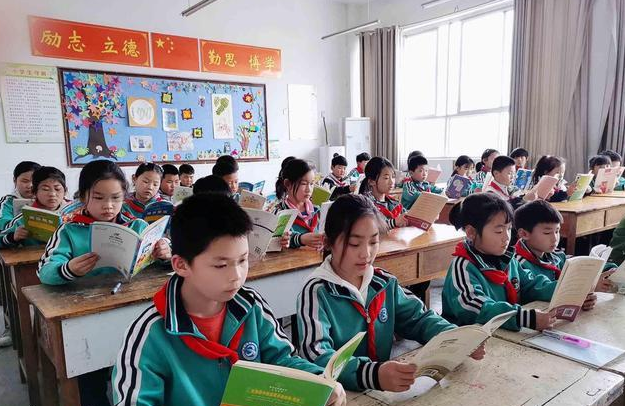 糯妈育儿经|教科书为了不让女学生“犯花痴”,真是煞费苦心,对比图还原真相