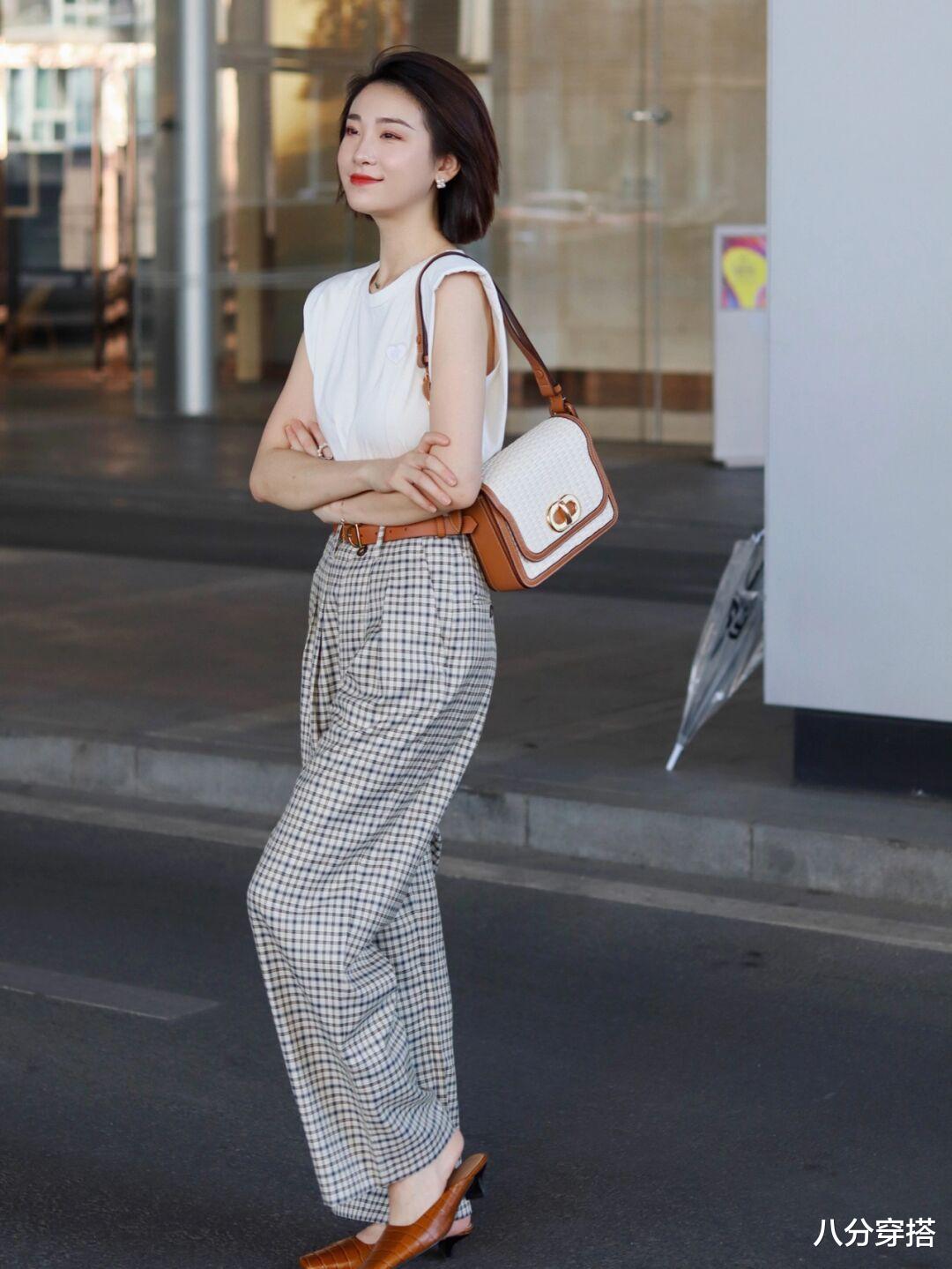穿衣搭配|知性干练的职场穿搭示范，潇洒利落又有气场，彰显霸气的一面
