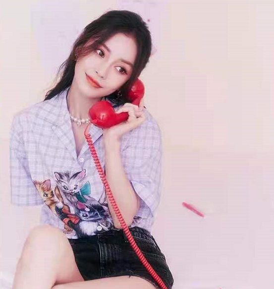 时尚风行派|跟时尚女王baby学穿搭！将经典格纹穿出全新风潮，休闲优雅统统拿下