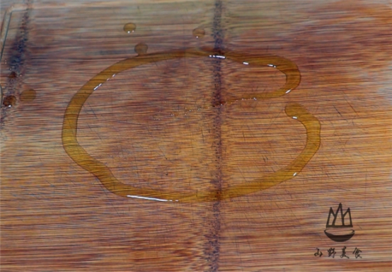 |菜板脏了用洗洁精就错了，教你一招，3分钟快速清洁，久用不发霉