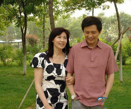 程前|如今的程前57岁了，也算是老来得子，一家三口看上去十分的幸福