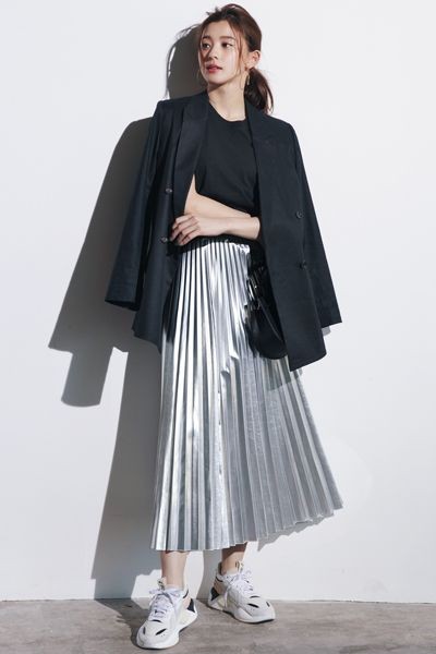 大表姐的时尚圈 秋季穿西装无需“新花样”,搭配好这3条裤装,造型足够时髦多变