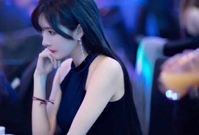 女主播|女主播解说职业比赛，腐团儿秀腿，王羽杉秀丝袜，看到沫子不服不行