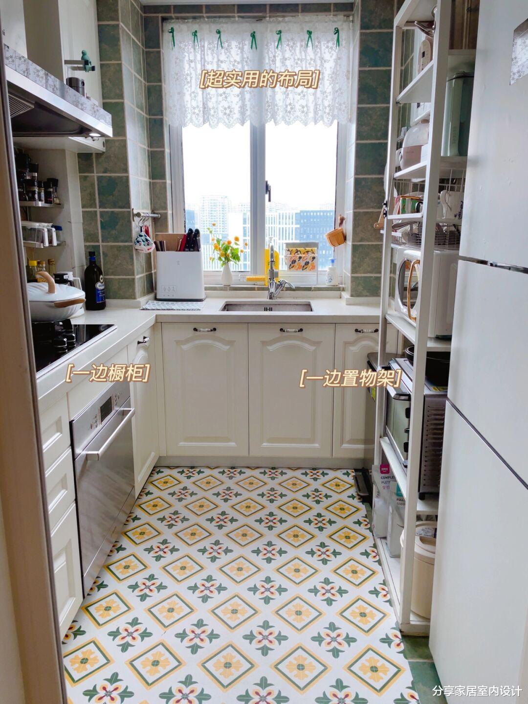 她家已经入住五年的房子，花里胡哨却很好看，全屋干净又实用