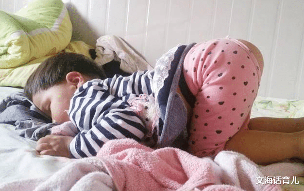 文海话育儿|孩子奇葩睡姿惹人爱？还可能是脾胃虚弱的信号，家长们别大意