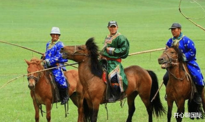  蒙古人全家睡蒙古包，洗澡上厕所会不会尴尬？听听当地女孩怎么说