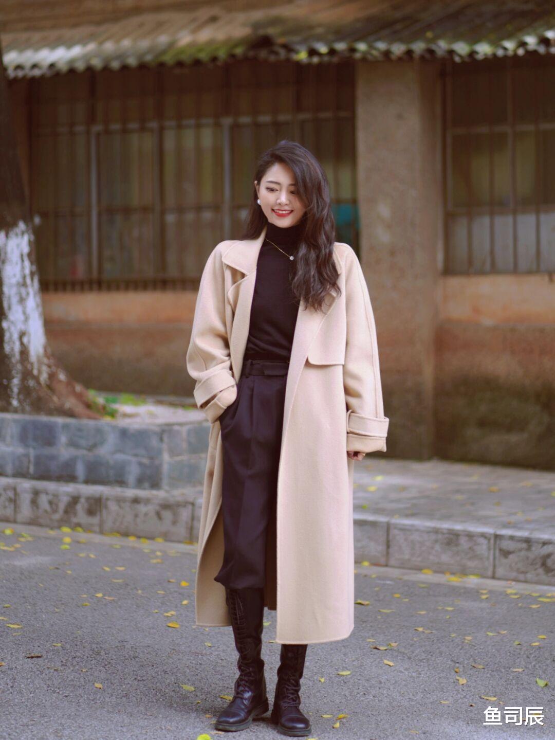 鱼司辰 秋冬来一个经典搭配，红色高领毛衣搭配黑色半身裙，高级又洋气