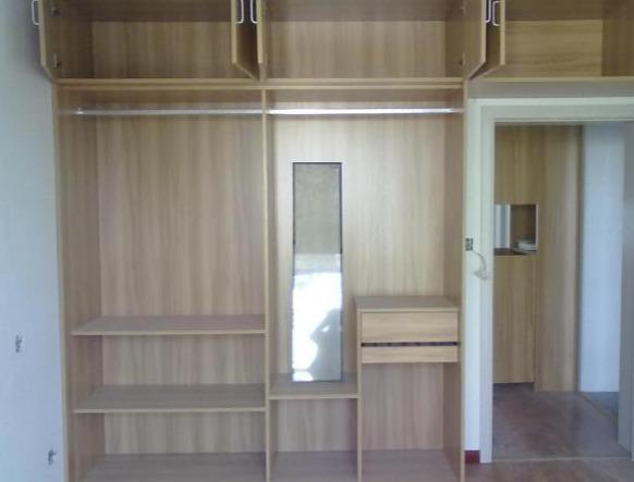 打衣柜用免漆板还是喷漆好？50岁老木工吐真言，很多人才知被忽悠