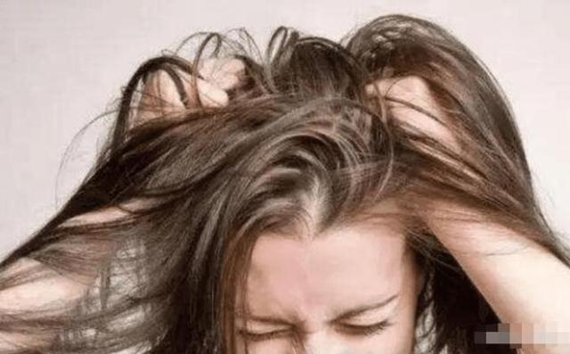 短发|头发刚浸湿就涂洗发水,难怪头屑严重还掉发,告诉你正确洗发方式