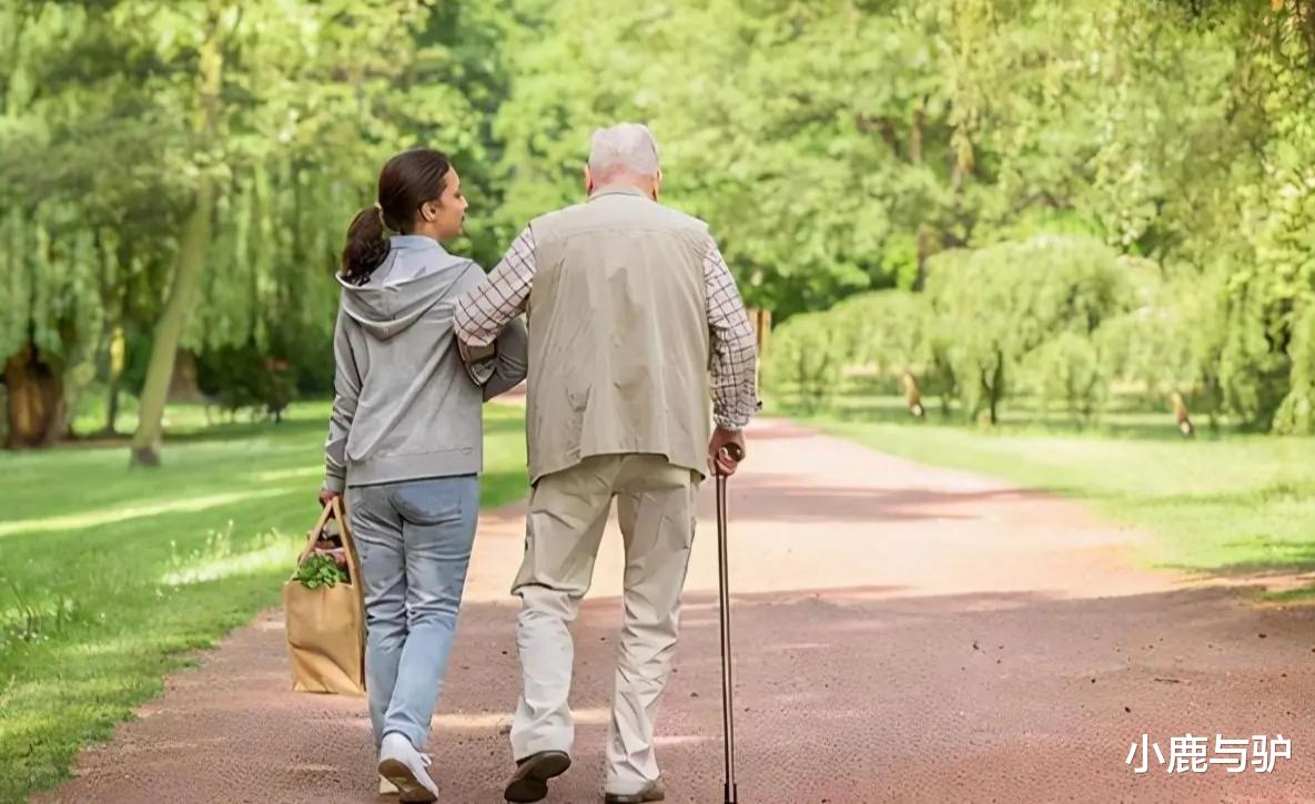 小鹿与驴|晚年只能靠自己,78岁大爷:自己存钱养老,比养儿防老靠谱多了