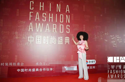 央视|中国时尚盛典阵容超强！董卿主持气质高雅，众明星演绎东方美