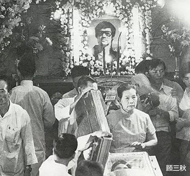 程潇|美国西雅图李小龙的墓地：儿子陪伴在旁边，墓碑前12个字令人沉思