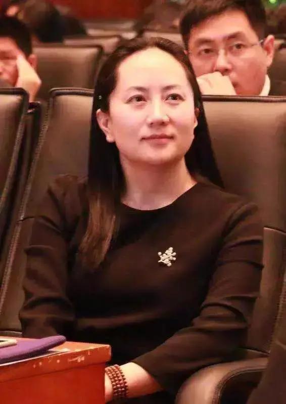 打底裤|孟晚舟“霸气出庭”照太惊艳！换黑长直新发型，白到发光更显气质