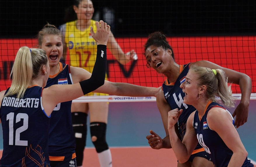 张常宁|3-0横扫！中国女排打疯了，朱婷首秀惊艳，张常宁力挽狂澜