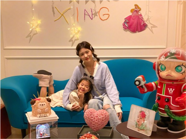 醒宝|章子怡全家聚齐为醒宝庆生！6岁醒宝颜值变化大，却被小苹果抢走风头