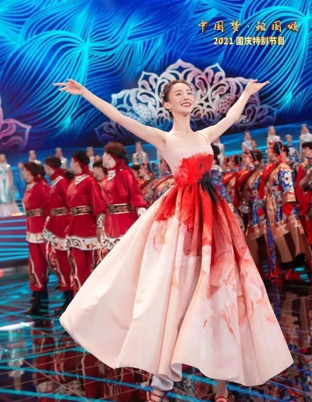 国庆晚会|国庆晚会女星造型：金晨裙子胸前吸睛，张韶涵公主裙仙气十足