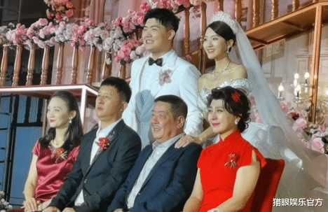 闫学晶|于谦为闫学晶儿子主持拜师仪式，满脸通红疑喝不少，一瓶酒4位数