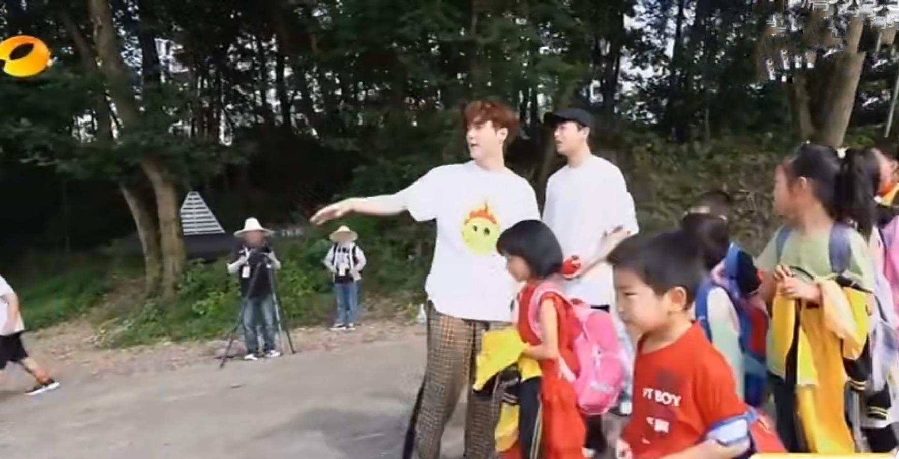 琳妹儿说|懵了？张艺兴叫小朋友帅哥，旁边人说：他不叫帅哥，叫“吴亦凡”