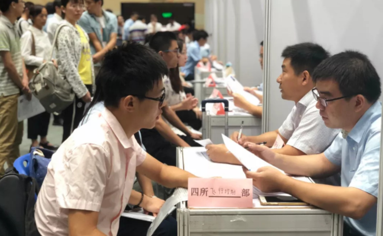 大学生|往届生苦心劝告，校招的优势不可替代，想找好工作可别拖到毕业