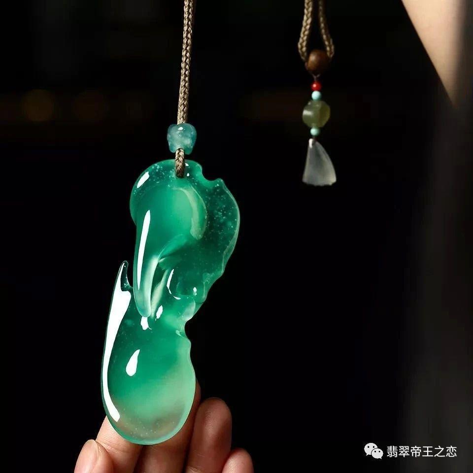 玉雕|翡翠新手要如何才能买到高性价比的翡翠？