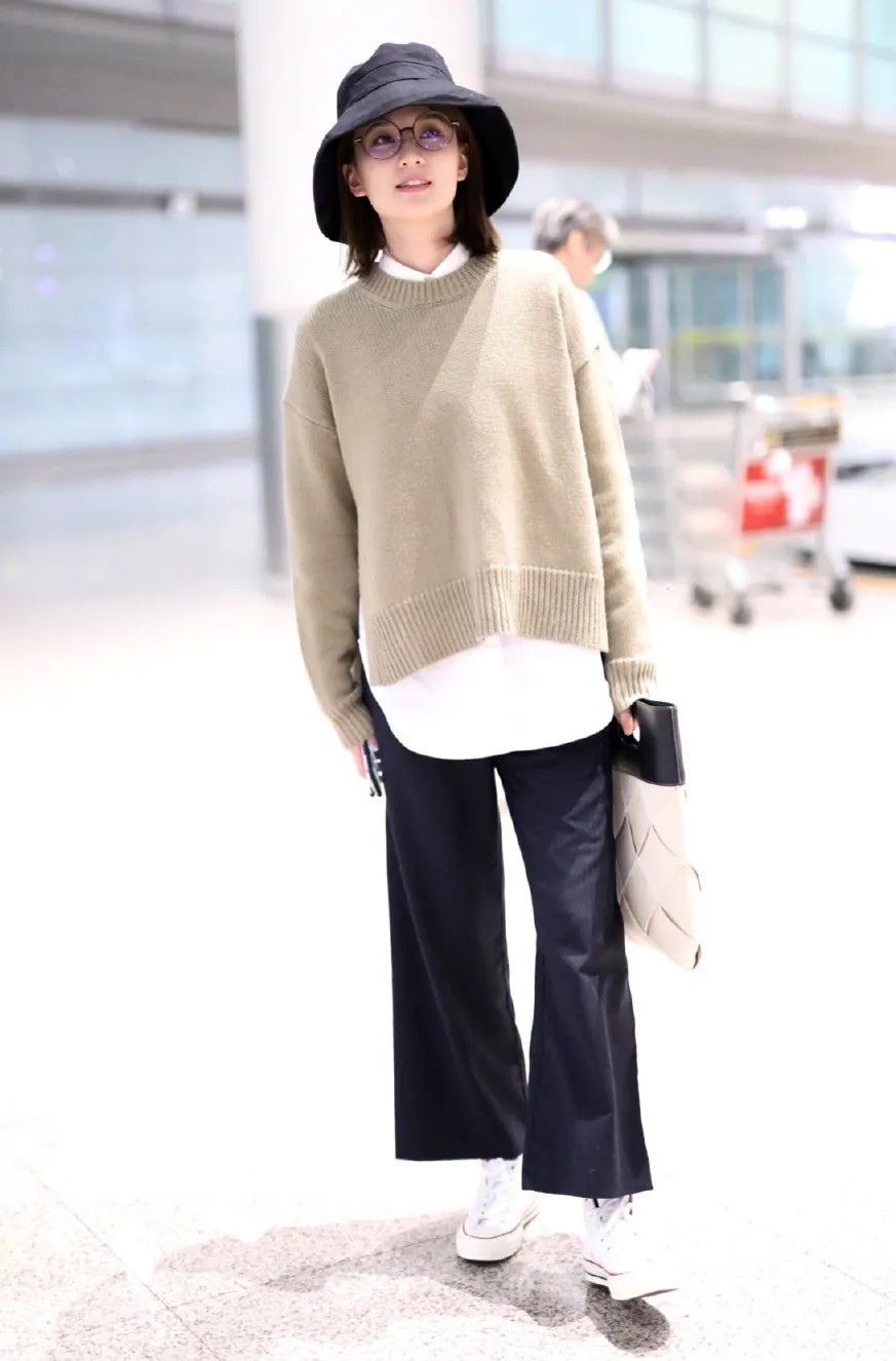 航天|真替秋瓷炫意难平，镜头前又瘦了一圈，叠穿2件衣服都有点撑不起