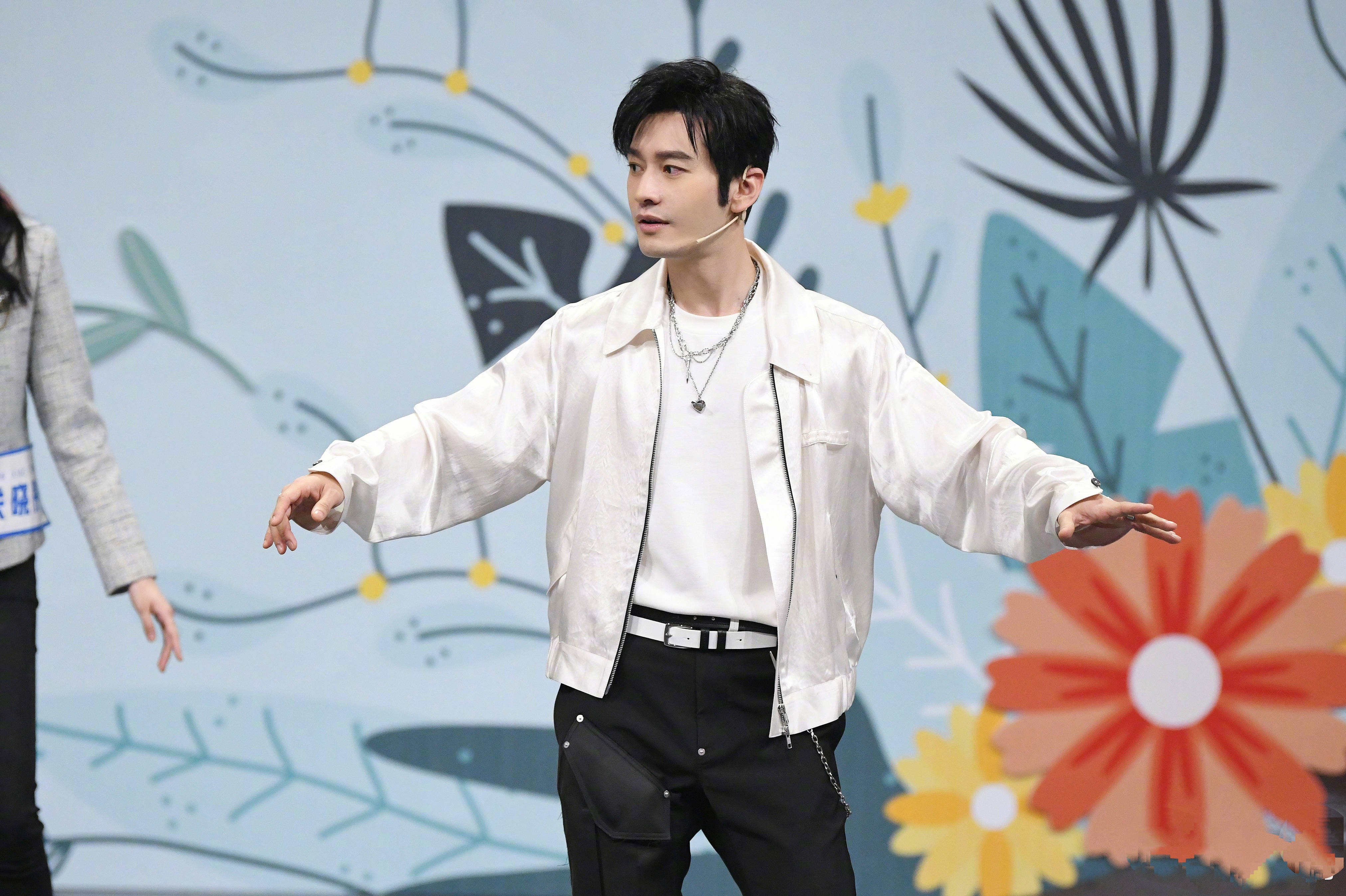 Angelababy|黄晓明直言，angelababy可以和任何男演员拍吻戏，只有他不可以