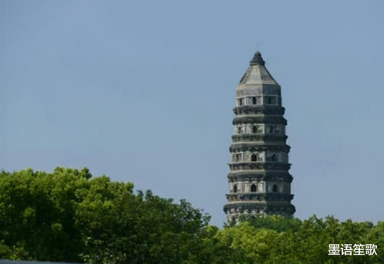 历史揭秘|江苏古墓藏3000把宝剑，为何千年来没人盗取，专家抽干水发现奥妙