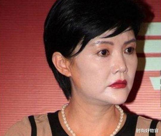 医生 为什么明星化妆从来不卡粉、浮粉？化妆师：上妆工具没选对