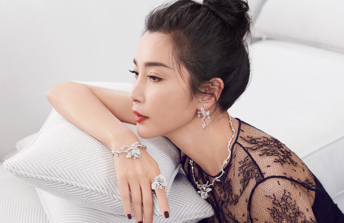 李冰冰|李冰冰与袁立十年恩怨，靠“强吻”出名，妹妹帮助其事业登顶