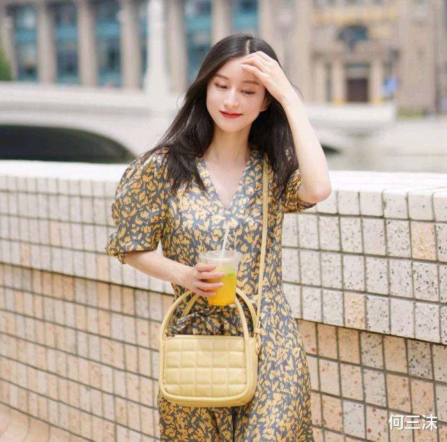 何三沫|怎么打扮才能变成温柔女孩？合理搭配半身裙，轻松呈现温柔气质