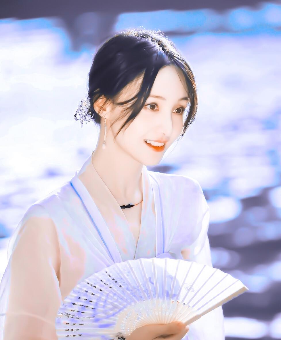 首娱令 几十台豪车摆牌面,给520万彩礼,殷世航用一场订婚带货4500万