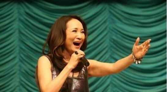 郑绪岚|她早已不是中国籍了？屡次登上春晚走红，当初嫁给洋老公遭嫌弃