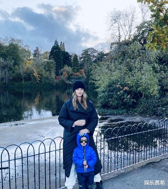 杰森·斯坦森|《变形金刚3》女主再孕！大20岁杰森·斯坦森，如何成功抱得美人归？