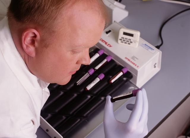 创业|她曾与马云对话谈创业,成功欺骗世界首富撒币,一个故事卖573亿